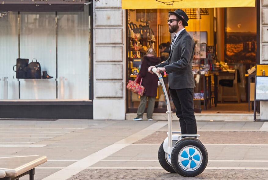 A decir verdad, Airwheel S5 eléctrico auto-equilibrio scooter es el hombre de hierro en la familia Airwheel.